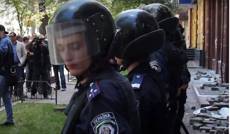 Нападение на "Ощадбанк" в Киеве, "Ощадбанк" в Украине, Нападение на банк в Киеве