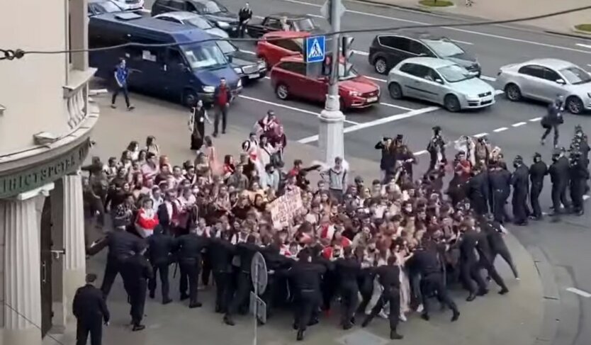 Студенты в Минске прорвали оцепление милиции: видео