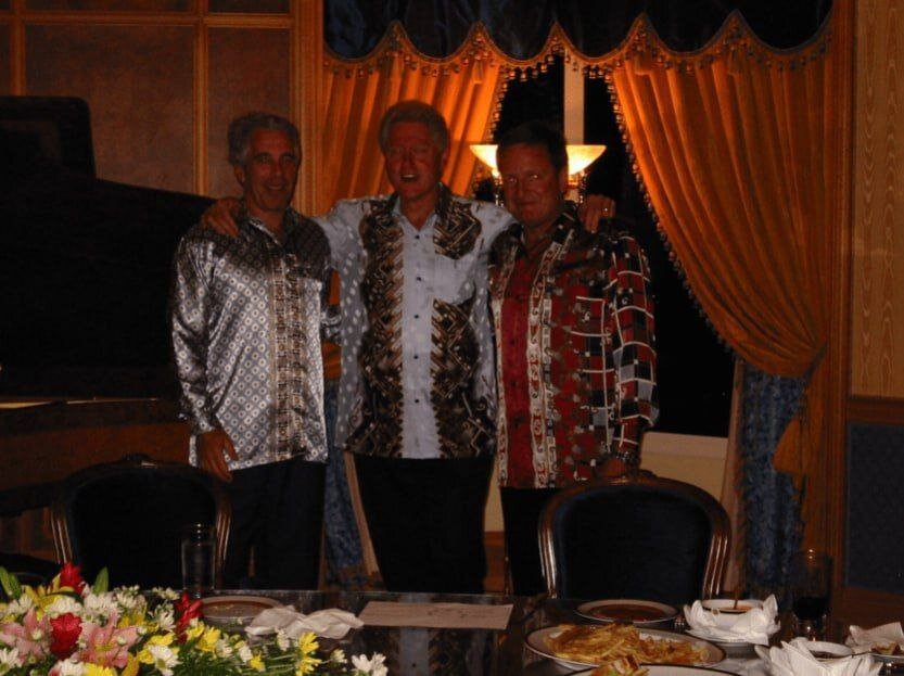 Опубліковані фото у справі Епштейна