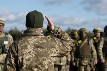 Українські військові