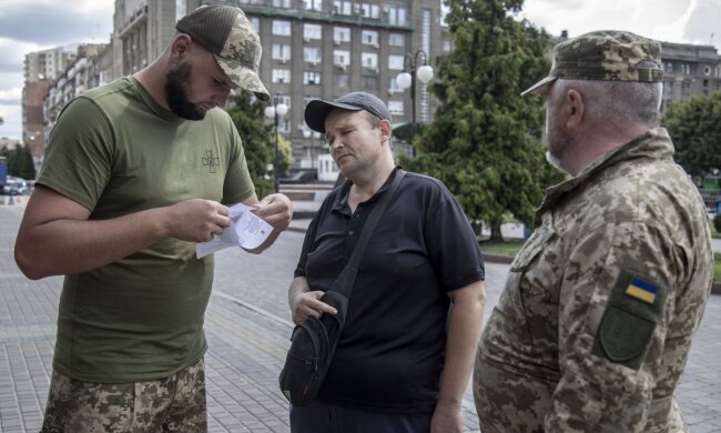 ТЦК зобов'язали носити бодікамери / Фото: Getty Images