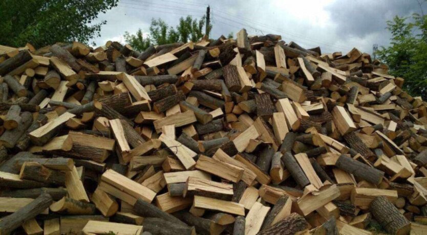 Безкоштовні дрова для українців