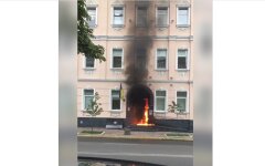 В центре Киева в офис омбудсмена метнули "коктейль Молотова": видео