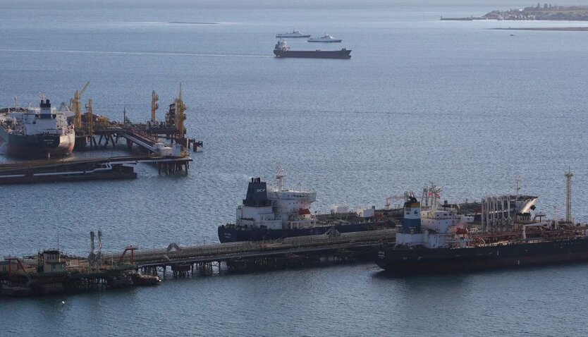 Эти танкеры перевозят российскую нефть в больших количествах