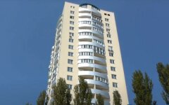 В Киеве школьница упала с 18-го этажа
