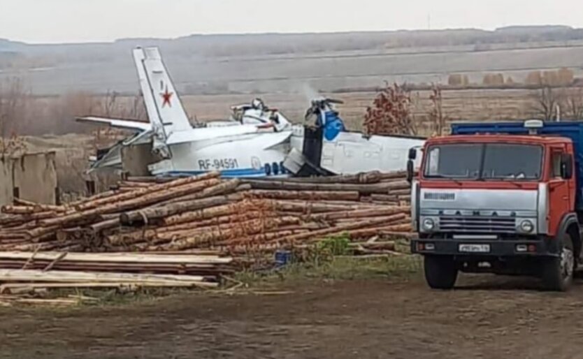 В России разбился самолет, погибли 16 человек