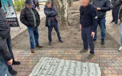 Правоохранитель требовал взятку за пересечение границы