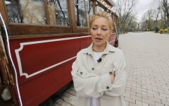 Тина Кароль, редкое фото ко Дню матери, мама и брат