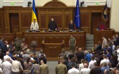 Зеленський у День Конституції вручив нагороди українським воїнам