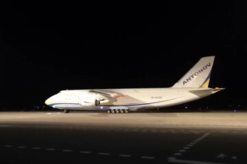 украинский самолет ан-124 привез груз в чехию