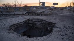 Зруйнований міст в Ірпені. Війна Росії та України