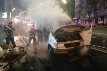 В Киеве сгорел автомобиль,Пожар в Киеве,В Киеве горел автомобиль,ГСЧС