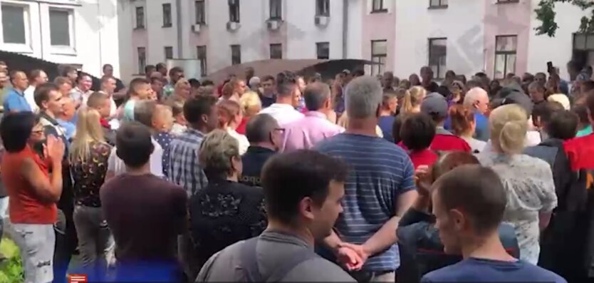 В Беларуси стартовали массовые забастовки на крупных предприятиях