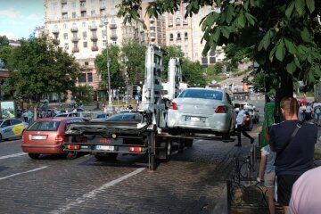 В Киеве прекратили эвакуировать авто: в чем причина