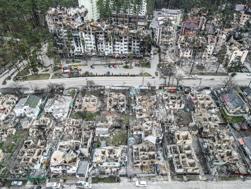 Разрушенные оккупантамы города Украины / Фото: Mykhail Dzhos, AP Photo и др.