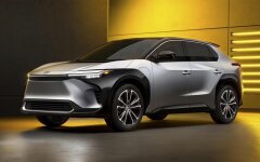 Електромобіль Toyota