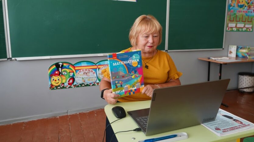 Зарплати вчителів / Фото: УНІАН