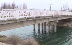 вода