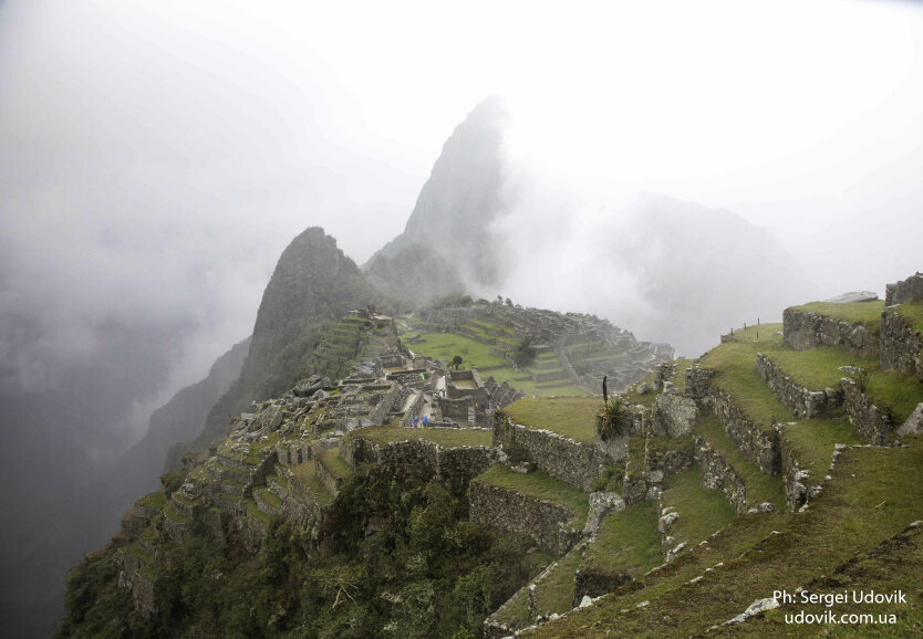Мачу-Пикчу, городская часть, слева - каменоломни