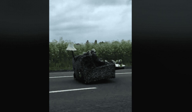 диван на колесах