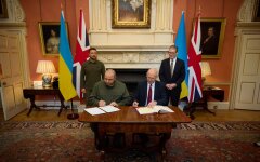 Рустем Умєров та міністр оборони Великої Британії Джон Гілі