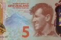 5 новозеландских долларов