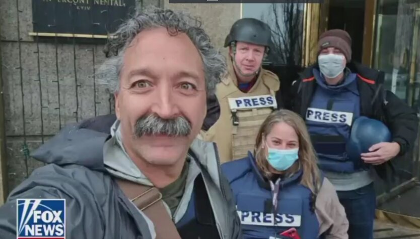 Из-за обстрела оккупантов под Киевом погиб оператор Fox News и украинская журналистка