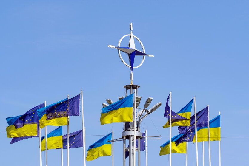 НАТО должно ускорить предоставление Украине полноправного членства в июле, но этого не произойдет