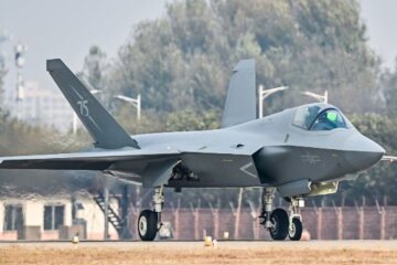 Винищувач J-35