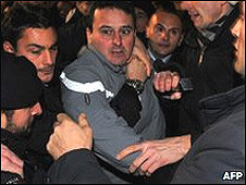 091213204835_berlusconi_attacker_226