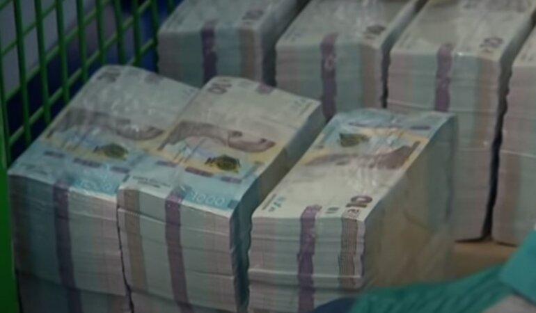 Олег Пендзин,Экономический кризис в Украине,Падении ВВП,Падение доходов украинцев