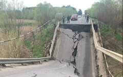 На трассе Львов-Луцк обвалился мост: фото и видео