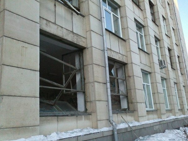 Выбитые стекла в домах Челябинска