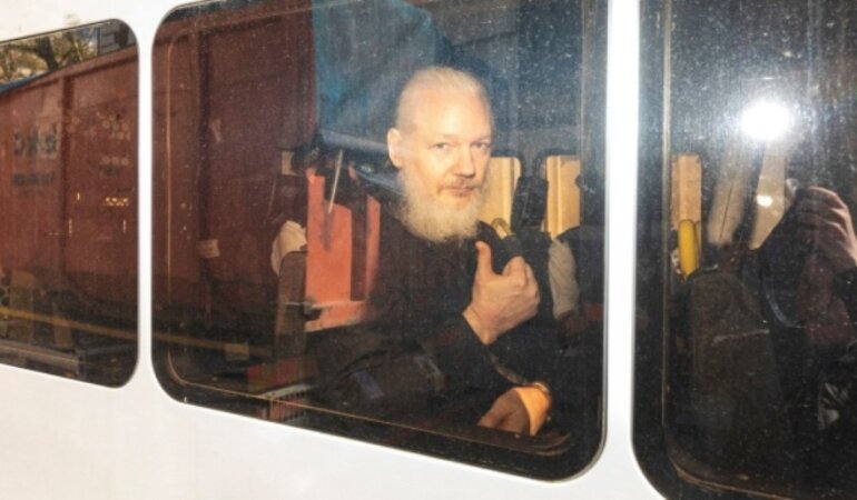 Джулиан Ассанж