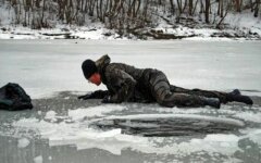 под лед