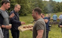 Зеленский устроил встречу с журналистами с шашлыками и без табу