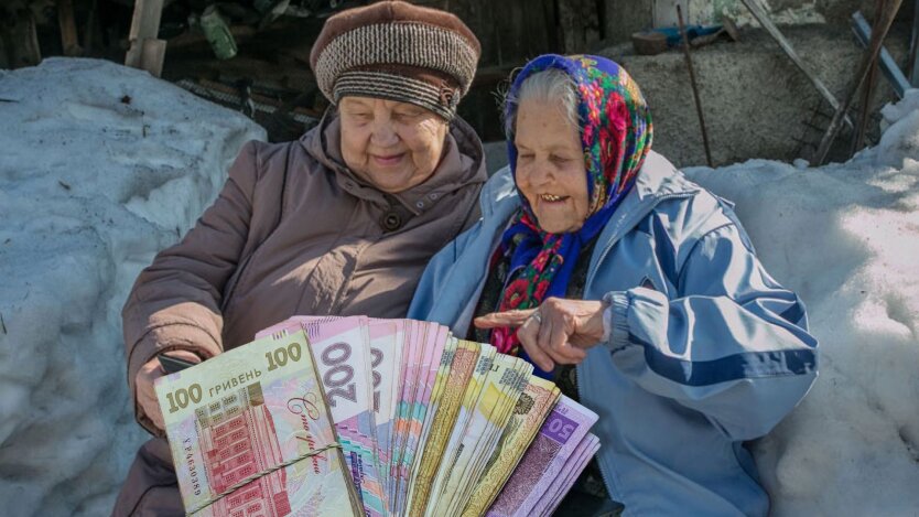 ПФУ отчитался о выплатах пенсий через банки и Укрпочту в декабре