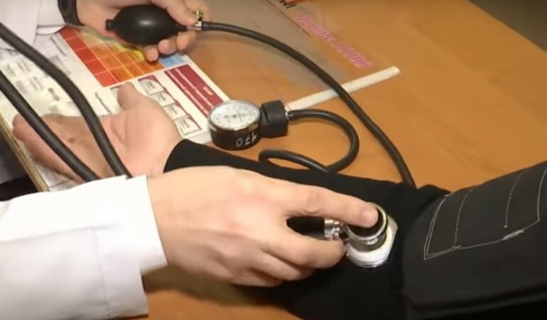 Семейных врачей "кинули" с повышением зарплат