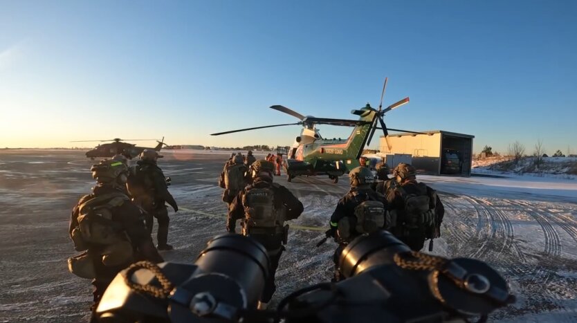 Операція із затримання судна FITBURG / Фото: Rajavartiolaitos