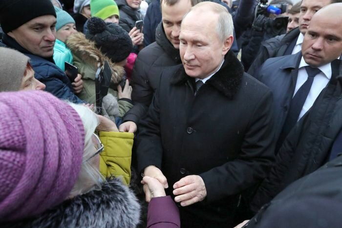 Путин призвал петербуржца не зацикливаться на теме Украины