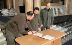 Зеленский подписал заявку на членство Украины в Европейском союзе