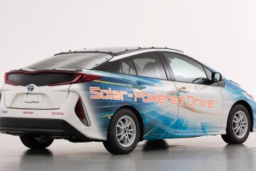 toyota-prius-prime-phv-test-vehicle-with-solar-panels-in-japan_100707140
