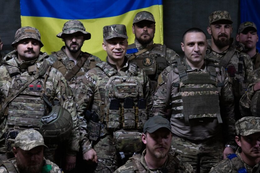 Главнокомандующий ВС Украины Сырский принял решение об усилении обороны резервами и дополнительным вооружением