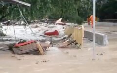 Оккупированный Крым снова затопило: дома ушли под воду, есть жертва