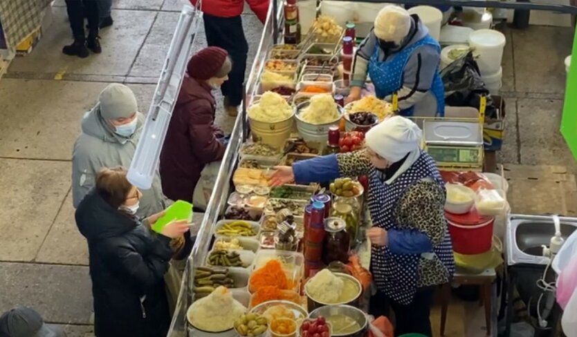 Украинцам показали, как изменились тарифы, минималка, курс доллара, цены на продукты при Зеленском