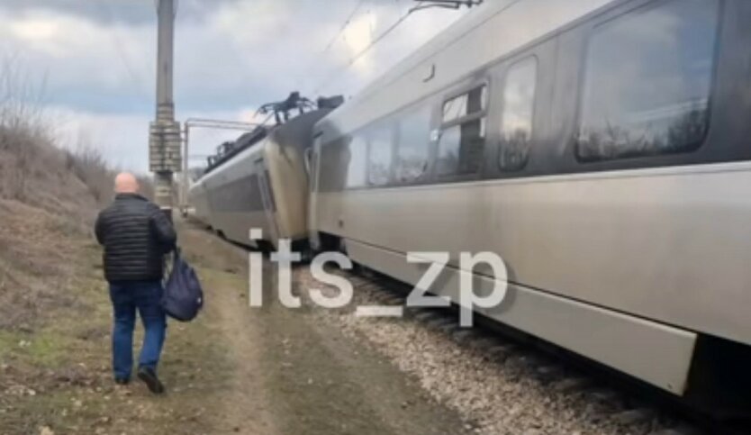 Поезд Интерсити сошел с рельсов под Запорожьем: видео