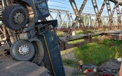 Обвал моста на Закарпатье