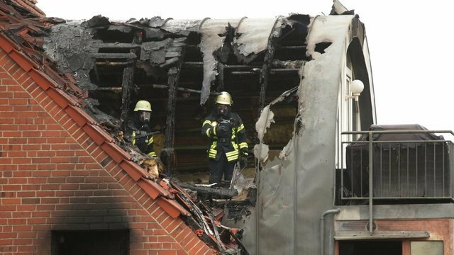 Самолет упал на жилой дом в Германии