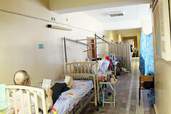 больница пациенты в коридоре