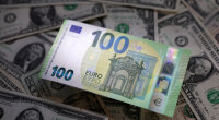 Долари та євро